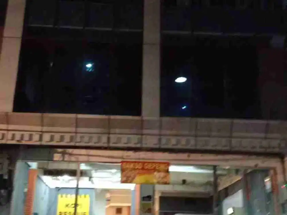 Disewakan Ruko Strategis 3 Lantai Siap Huni di Bendungan Hilir