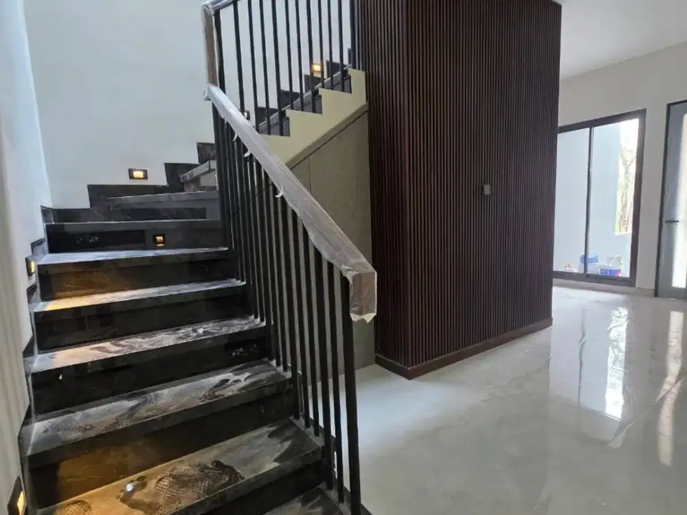 Dijual Rumah baru, specs high grade mewah, Graha Family di Surabaya