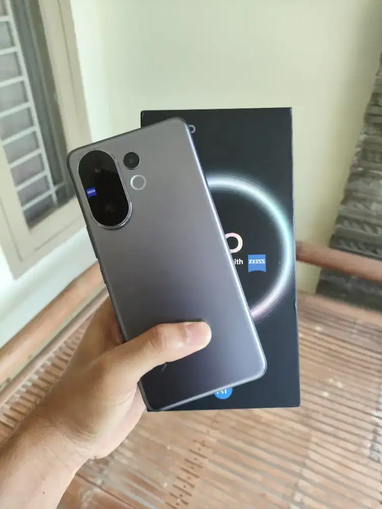 Vivo V60 ram 8/256gb