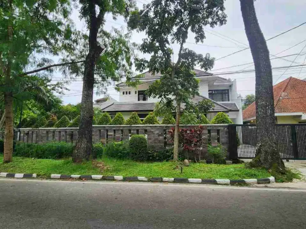Dijual Rumah Mewah Furnished Jl Riau di Kota Bandung
