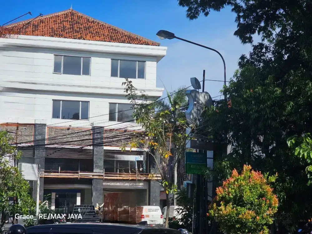 Ruko Gandeng Ex Bank Disewakan, di Teuku Umar, Denpasar Barat Area