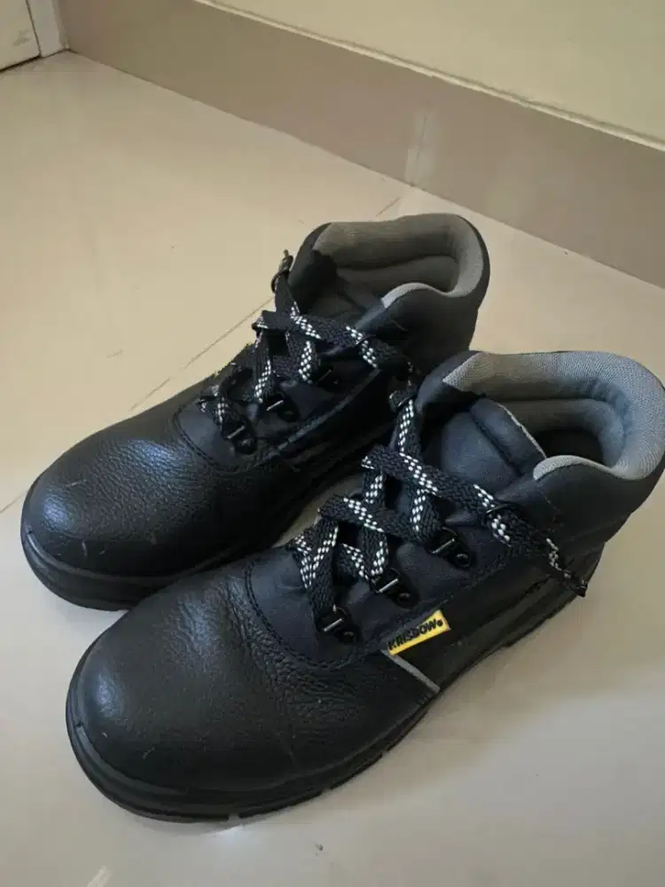 Sepatu safety Krisbow