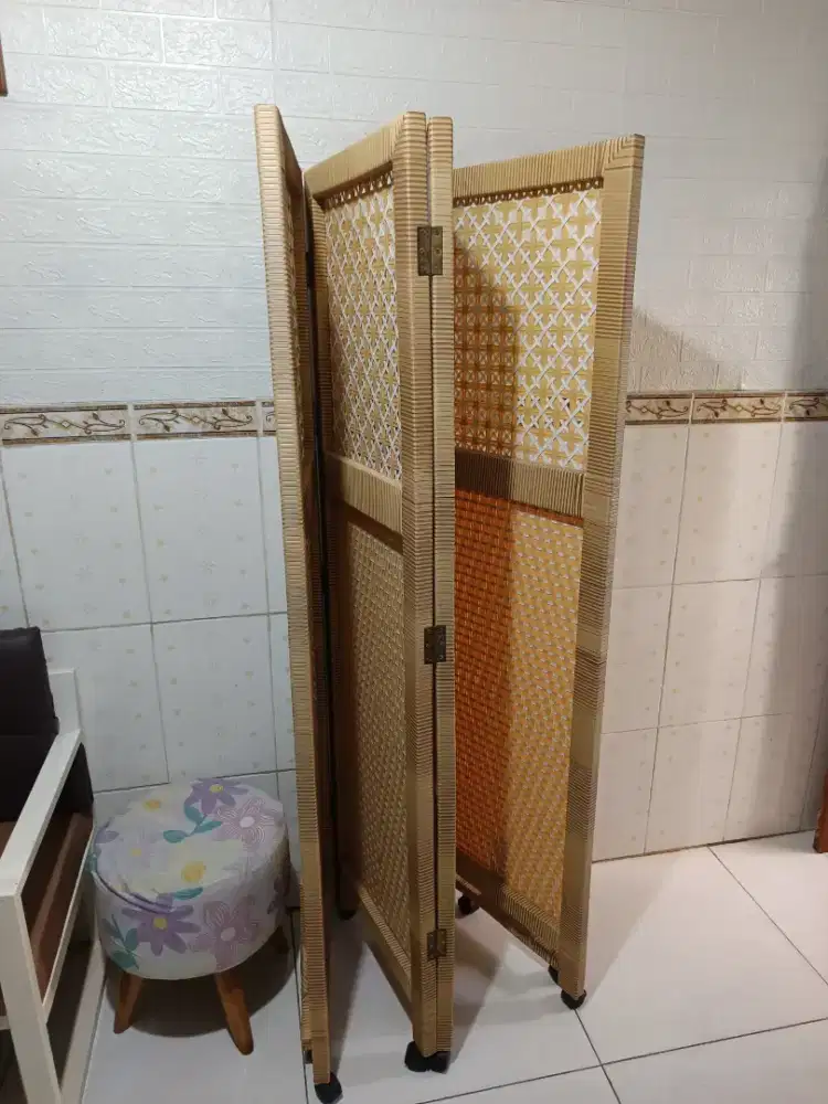 Bambu pembatas ruangan