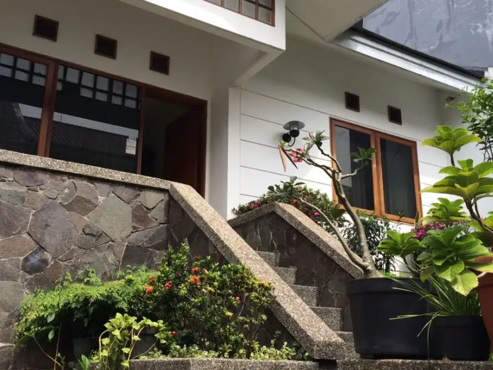 Disewakan  Rumah Setra Duta Cemara