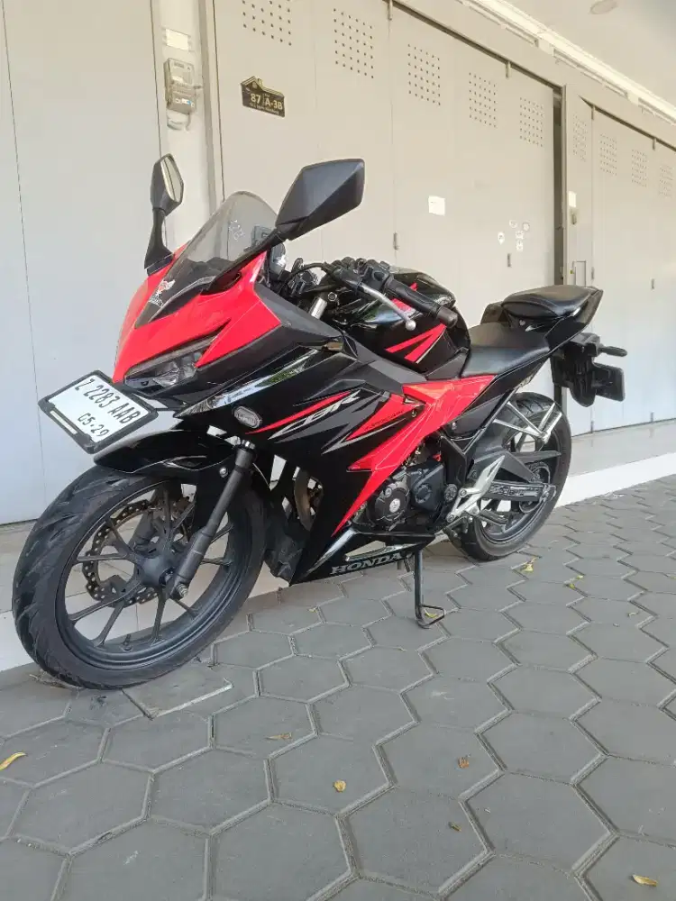 Honda CBR 150R 2019 mulus antik