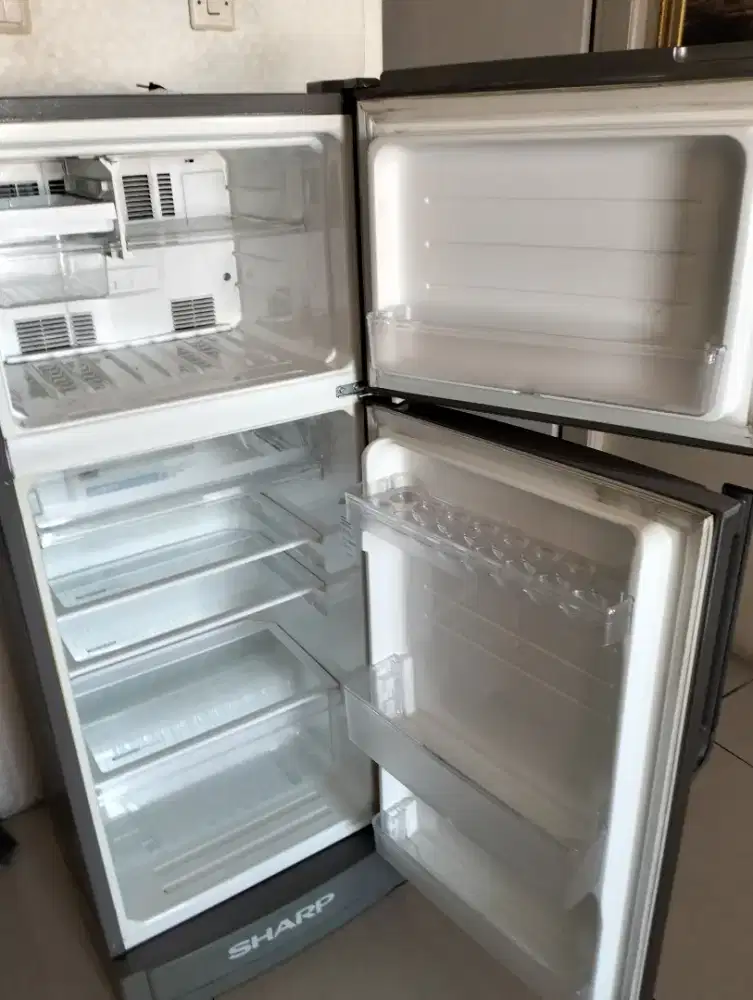 Jual kulkas dua pintu mulus