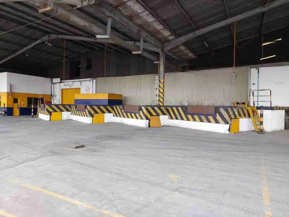 SEWA GUDANG BESAR WARU SIDOARJO LOADING DOCK BANYAK AKSES CONTAINER LUAS 5HA LANGKA