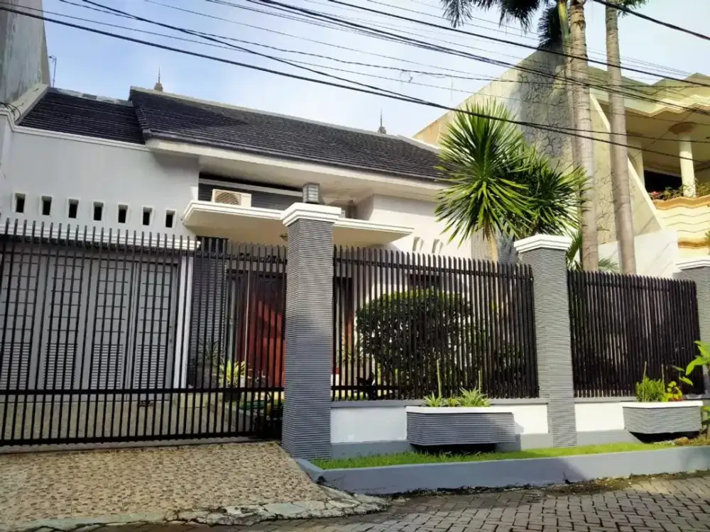 Rumah Pradah Permai Kondisi Semi Furnished Bagus Terawat