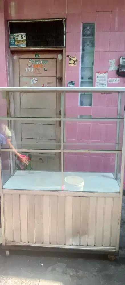 ETALASE JUALAN TEMPAT MAKANAN