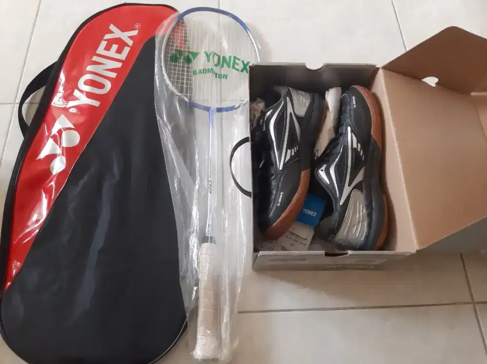 Paket badminton raket nanoray d2 dan sepatu yonex tru shape no 41