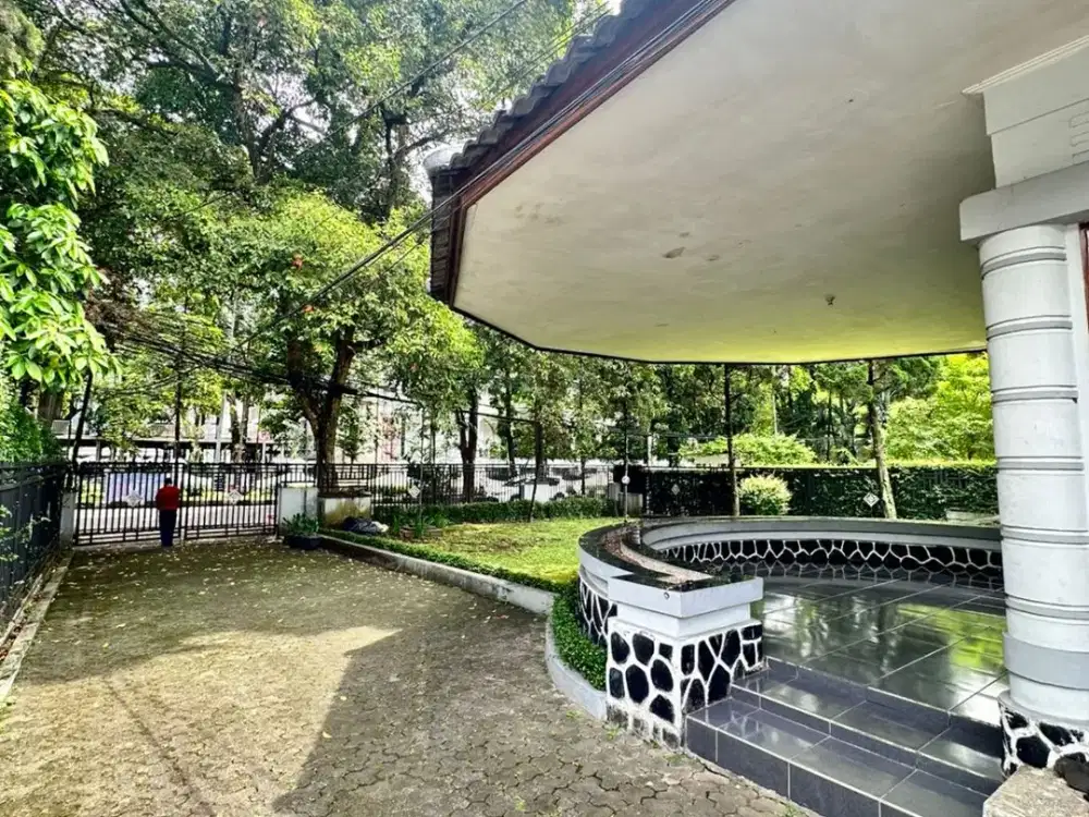 RUMAH KOLONIAL TENGAH KOTA ASRI TERAWAT SIAP HUNI DI GASIBU BANDUNG