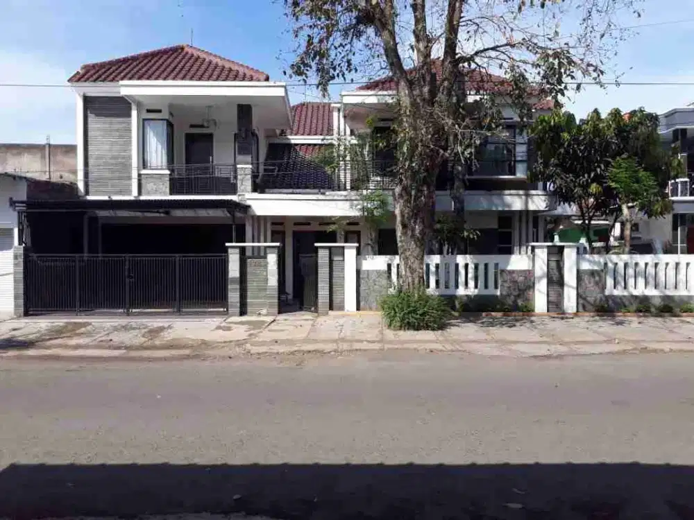 Harga terjun bebas ..di jual cepat rumah 2 lantai di Haurwangi cianjur