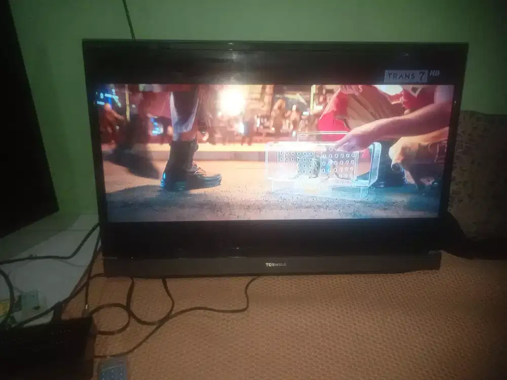 Tv led 32 inch toshiba+stb normal siap tonton nego tipis