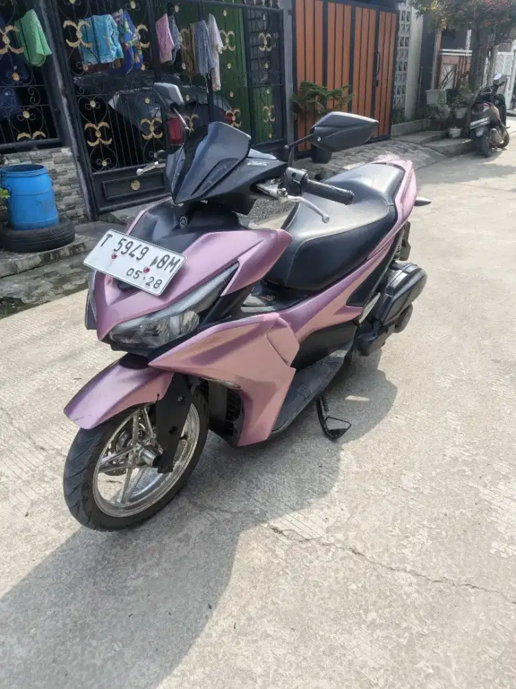 Yamaha Aerox 2023 pink