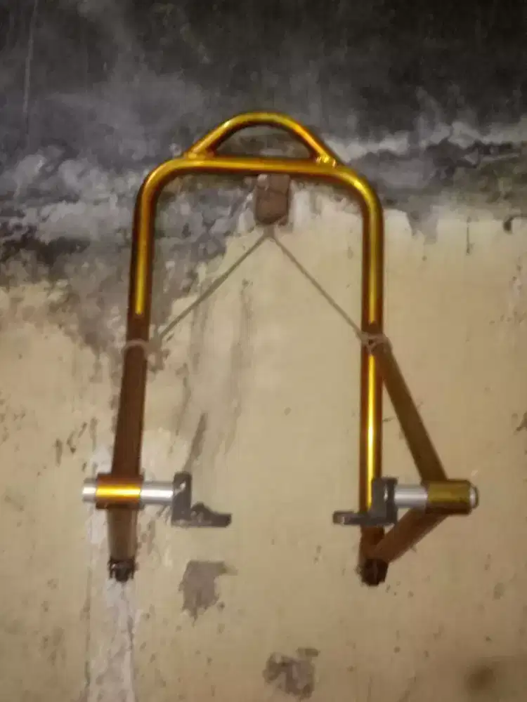 Jual cepet paddock universal untuk motor. Masih bagus