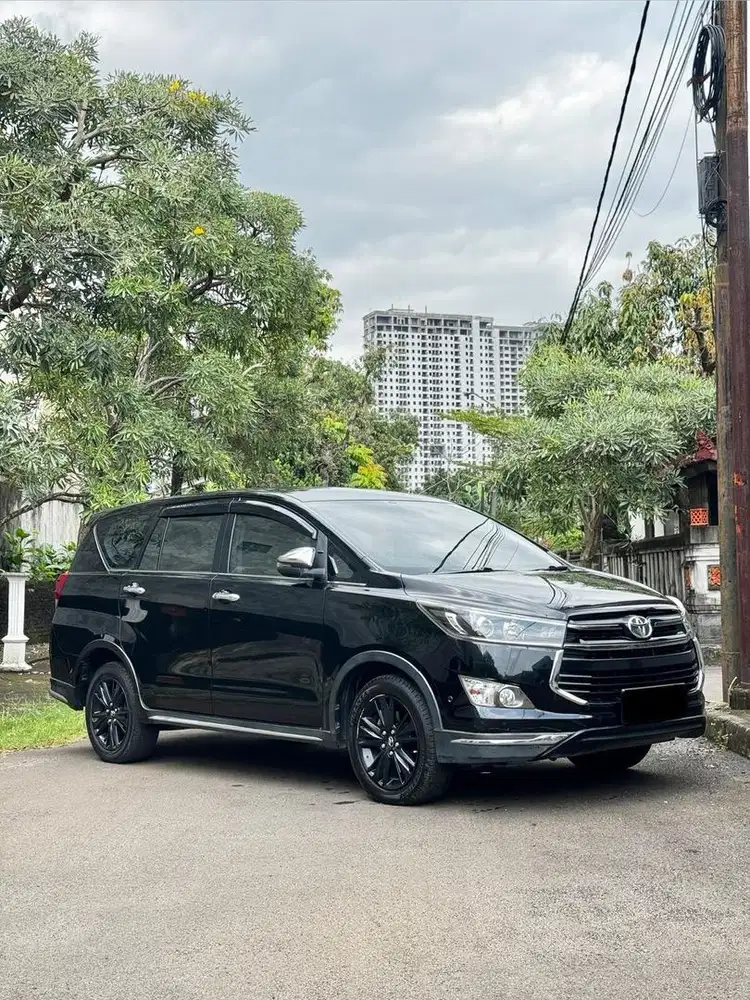 Cash Toyota Innova Venturer 2.4 Diesel 2018