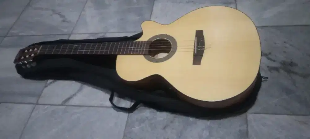 Gitar Akustik CORT