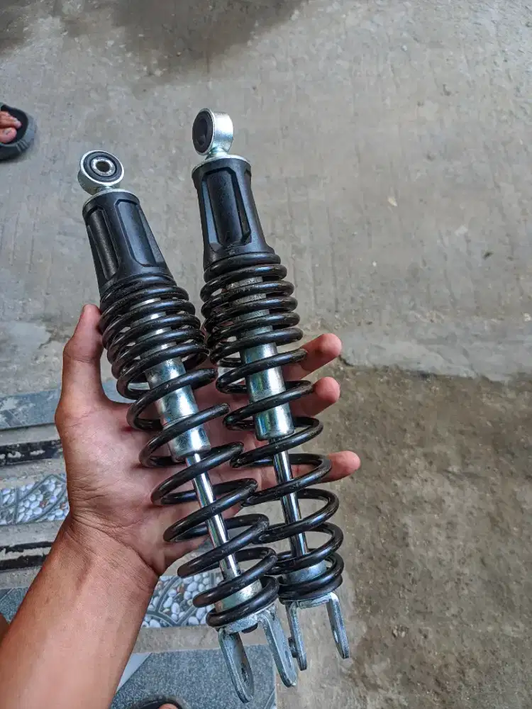 Shock belakang aerox 155
