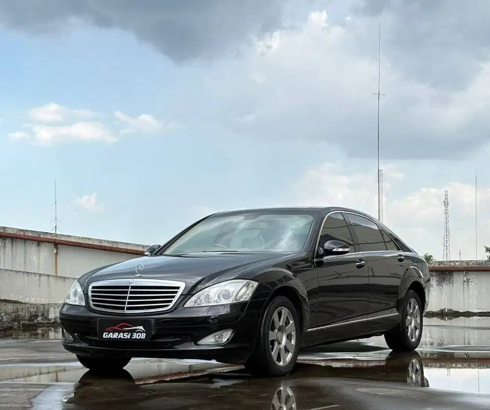 Mercedes-Benz S 300L AT Tahun 2008 Warna Hitam Metalik KM 65rb