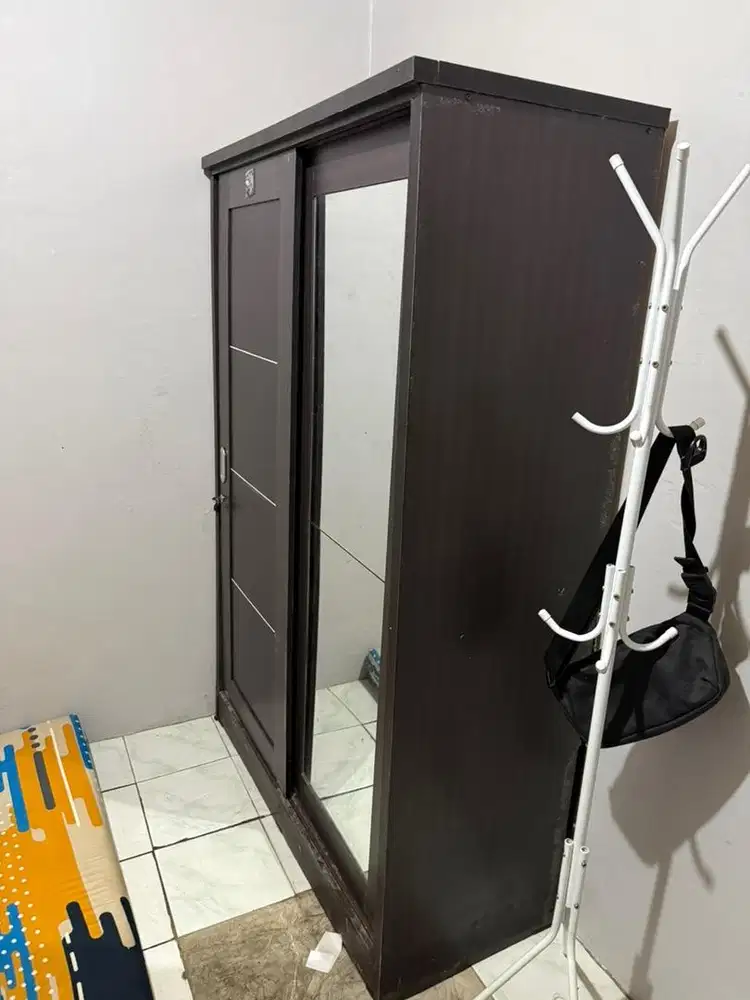 Lemari Pakaian 2 Pintu Ada Kaca