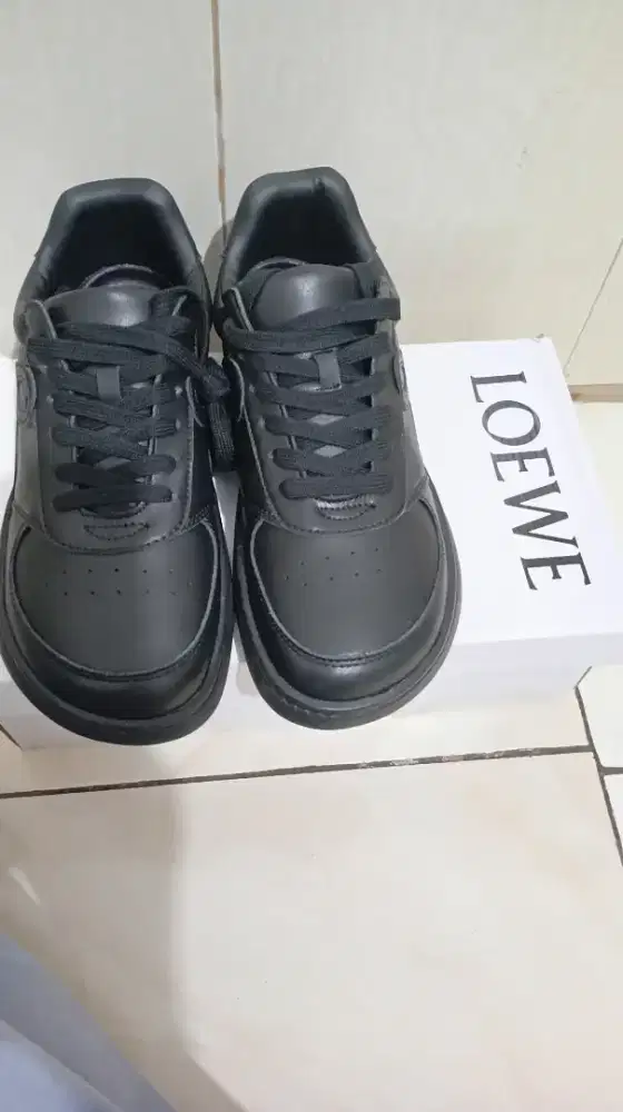 Sepatu  loewe full black