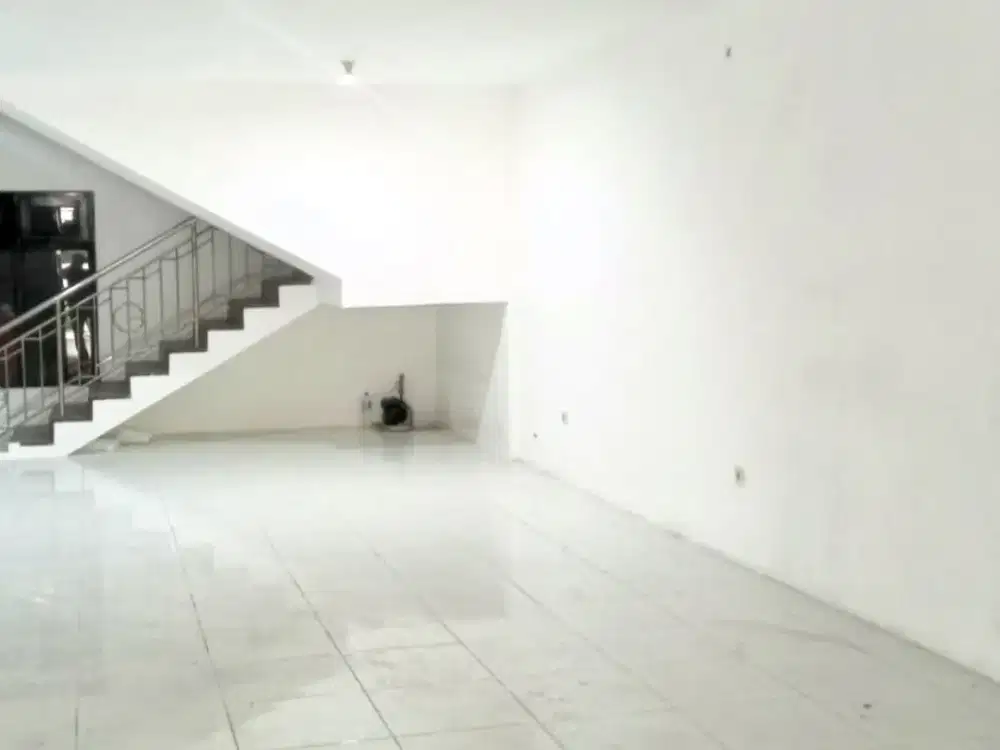 Dijual Rumah di Raya Mulyosari