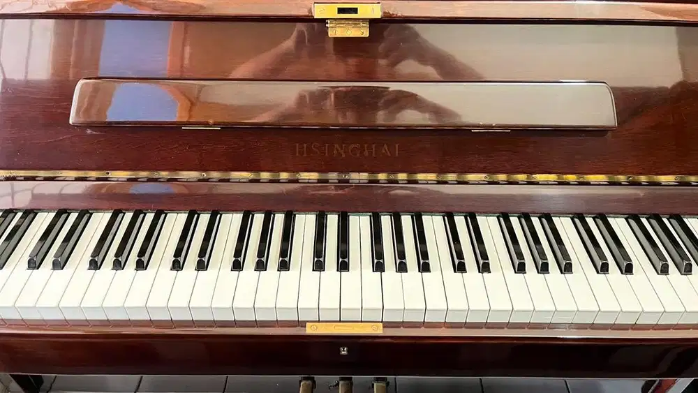Piano Hsinghai Coklat
