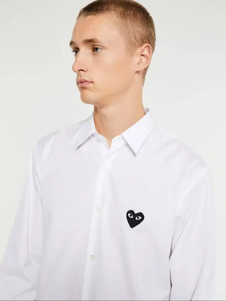 COMME DES GARÇONS PLAY BUTTON UP COTTON WHITE SHIRT (L)