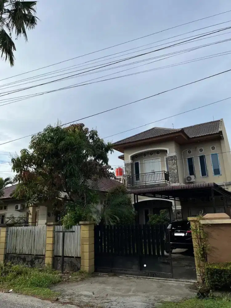 Rumah Hook 2 Lantai LT 500m², Pekanbaru
