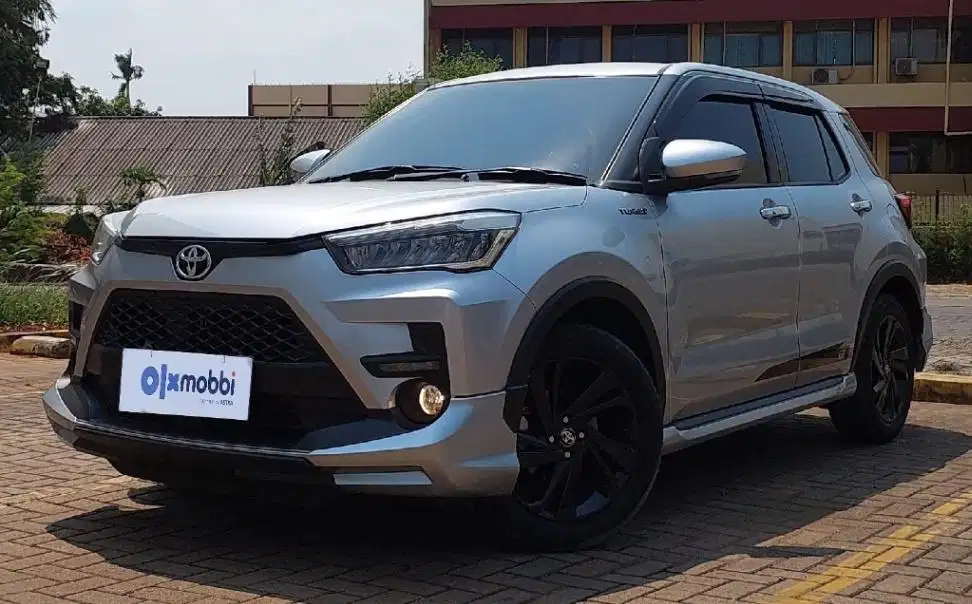 TDP 10JT, Toyota Raize 1.0 GR Sport TSS One Tone Bensin-AT Silver