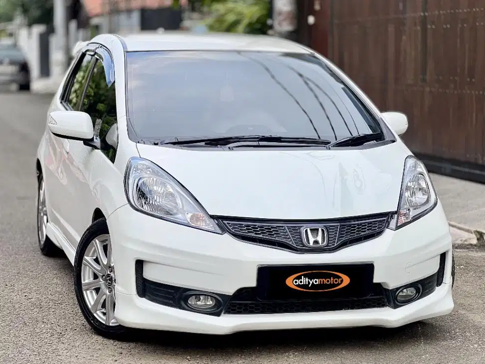Honda Jazz RS Automatic 2012 Putih Met Siap Pakai No Genap TDP 19 JT