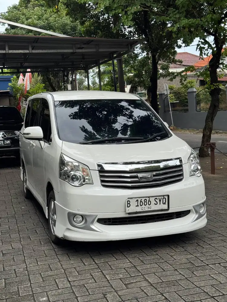 Jual Cash Toyota NAV1 2.0 V AT 2013