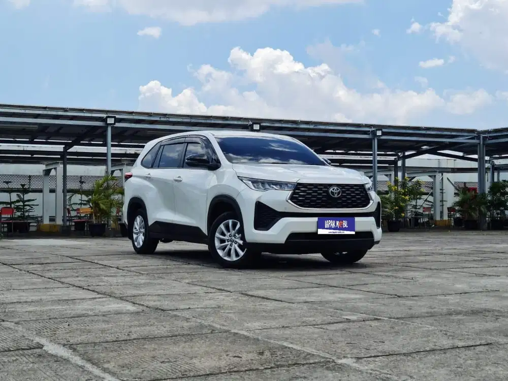 Toyota Innova Zenix 2.0 V CVT 2023 Km 37rb Tangan 1