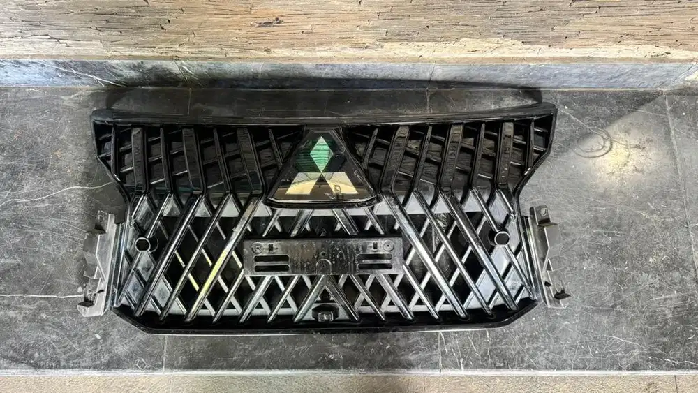 FRONT GRILL PAJERO MODEL LEXUS 2021 UP