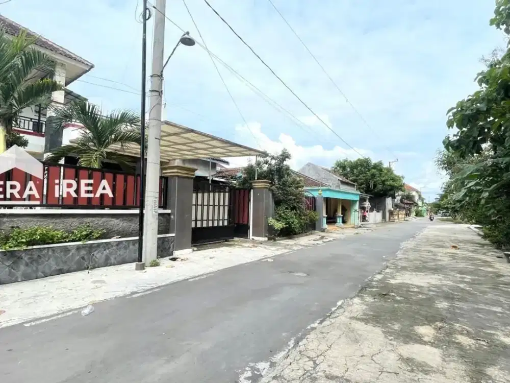 RUMAH 2 LANTAI DIJUAL DI SOLO BARAT KLATEN DEKAT PASAR JUWIRING