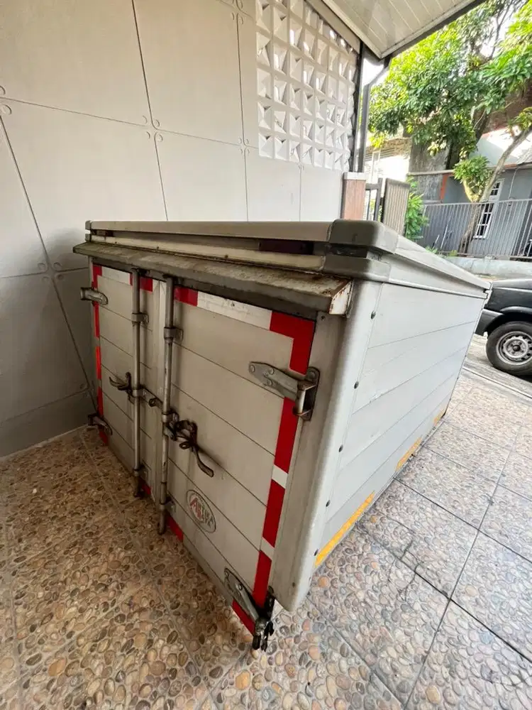 Bak semi box bekas panther