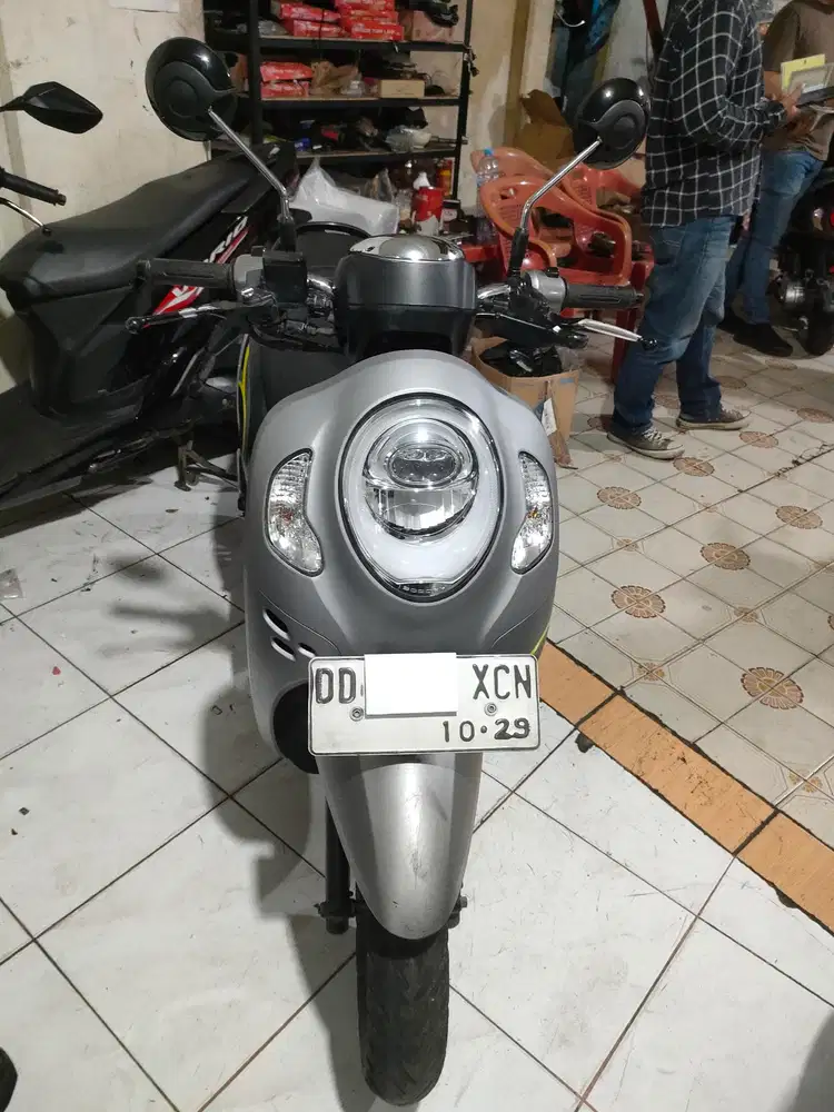 Honda Scoopy 2024 silver