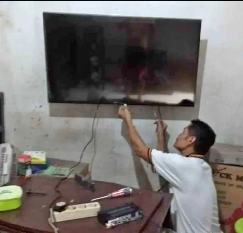 Bracket tv gantungan tv/briket tv/braket tv/breket tv