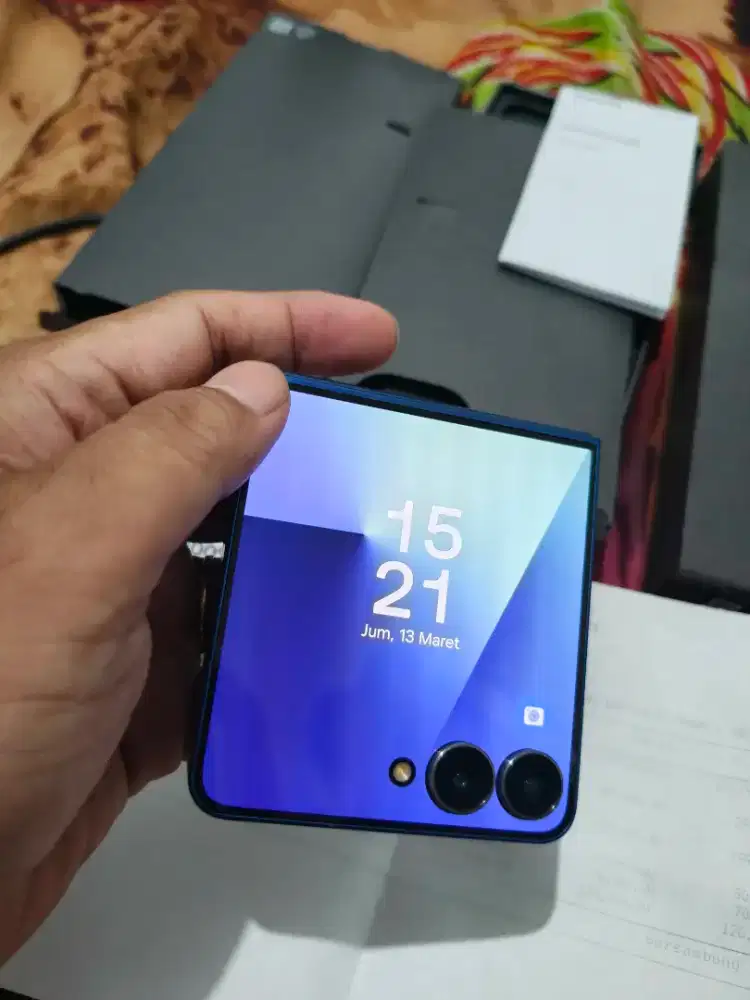 Samsung Flip 7 5G. 12/256. Sein