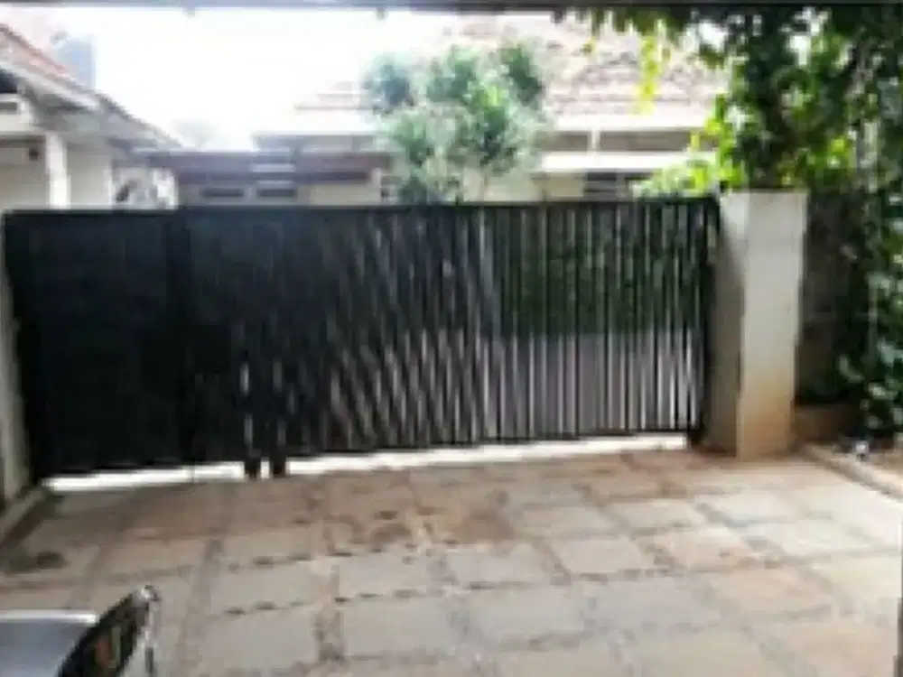 Rumah bergaya Tropis di perumahan Jalan Pos Pongumben  Raya  Jakarta Barat