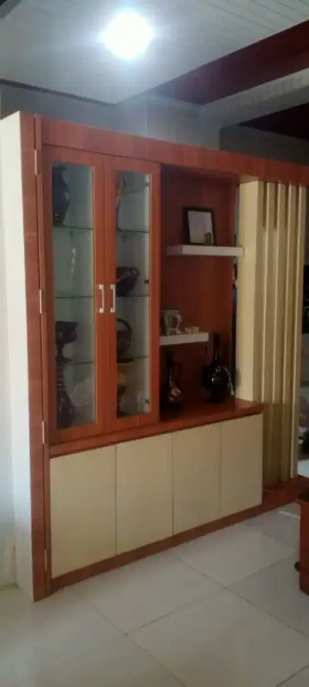 Partisi ruangan tempahan perabot