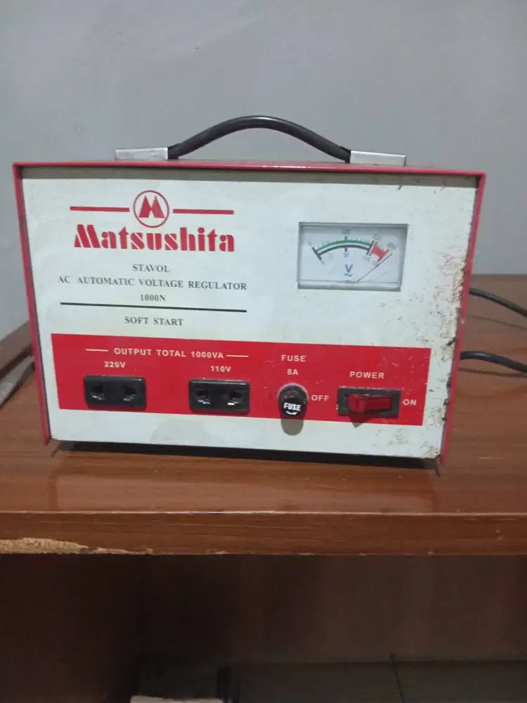 Matsushita Stavol AC 1000N Penstabil Tegangan Listrik