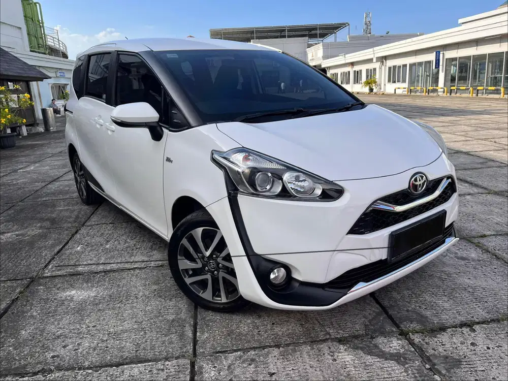 Toyota Sienta 1,5 V Cvt 2021