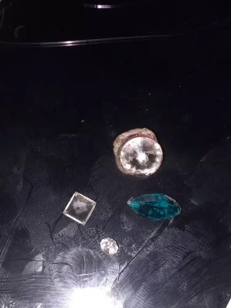 batu permata asli dari batu karang laut