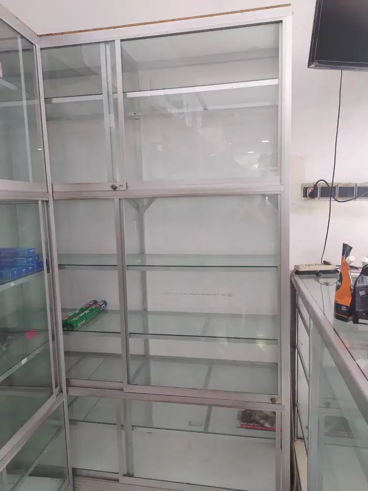 Aneka Etalase Kaca untuk usaha dijual Murah meriah