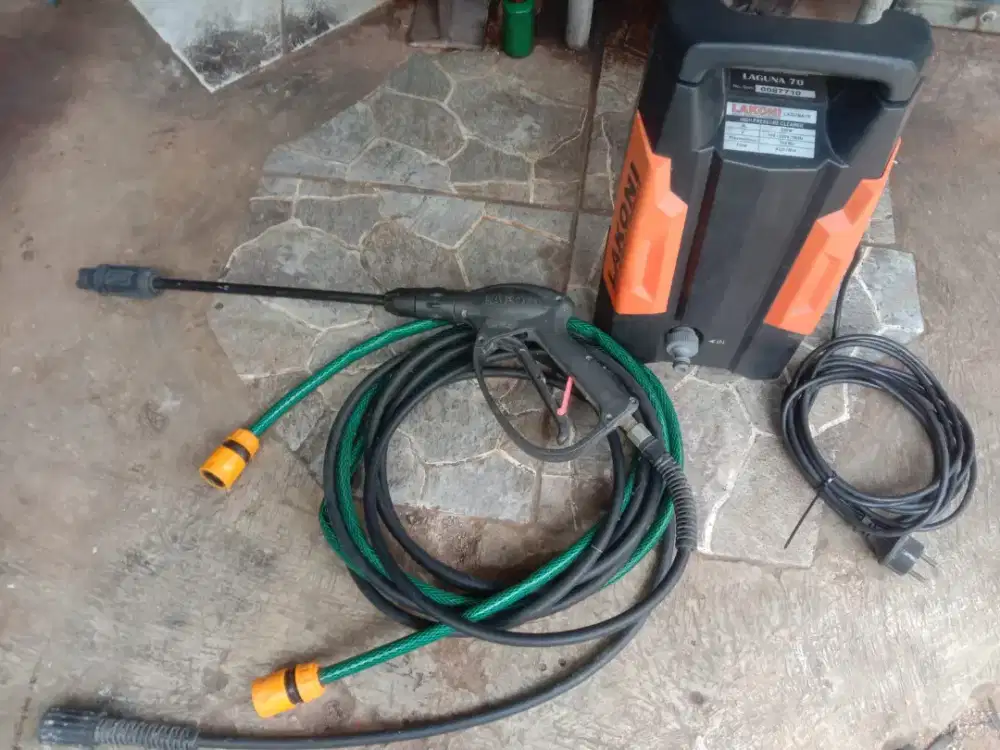 Laguna 70 lakoni penyemprot mobil