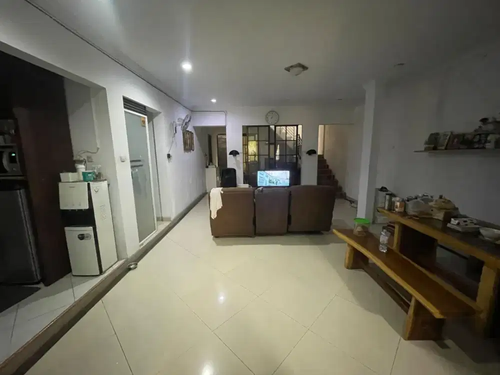 Rumah cantik dikawasan elit jagakarsa Cipedak jakarta Selatan