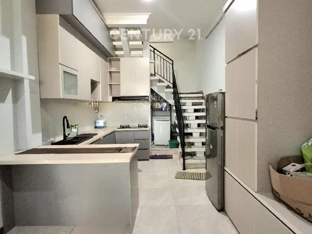 Rumah Minimalis 2 Lantai Dengan Balkon Dan Bebas Banjir