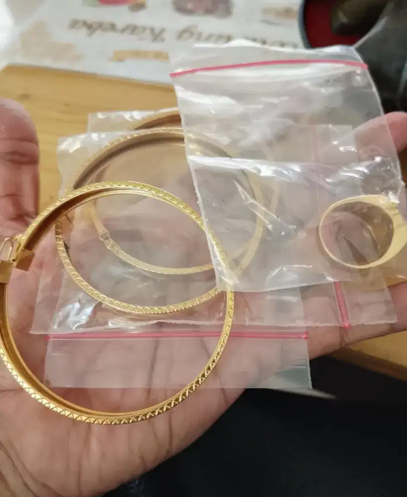 Terima jual emas dan berlian dari toko lain.