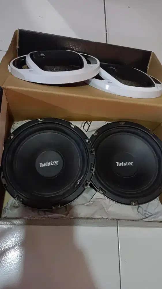 Speaker midbass mobil TWISTER tw-6000 5,5inc 400W 4ohm U.S.A. sepasang